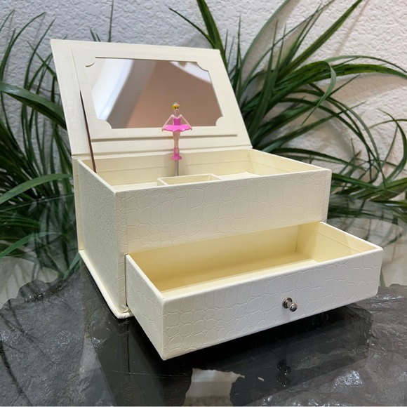Child Music Jewelry Box - Ballerina 🩰 Pull-out Drawer with Ring Holder Tray - Picture 11 of 11